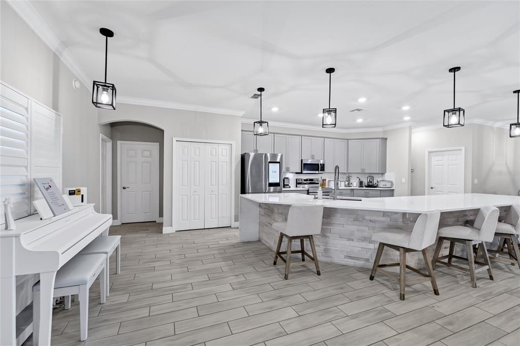 For Sale: $485,000 (5 beds, 3 baths, 2472 Square Feet)
