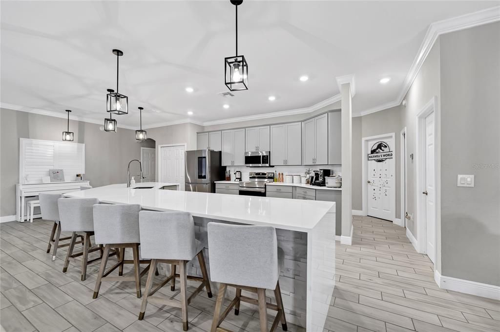 For Sale: $485,000 (5 beds, 3 baths, 2472 Square Feet)