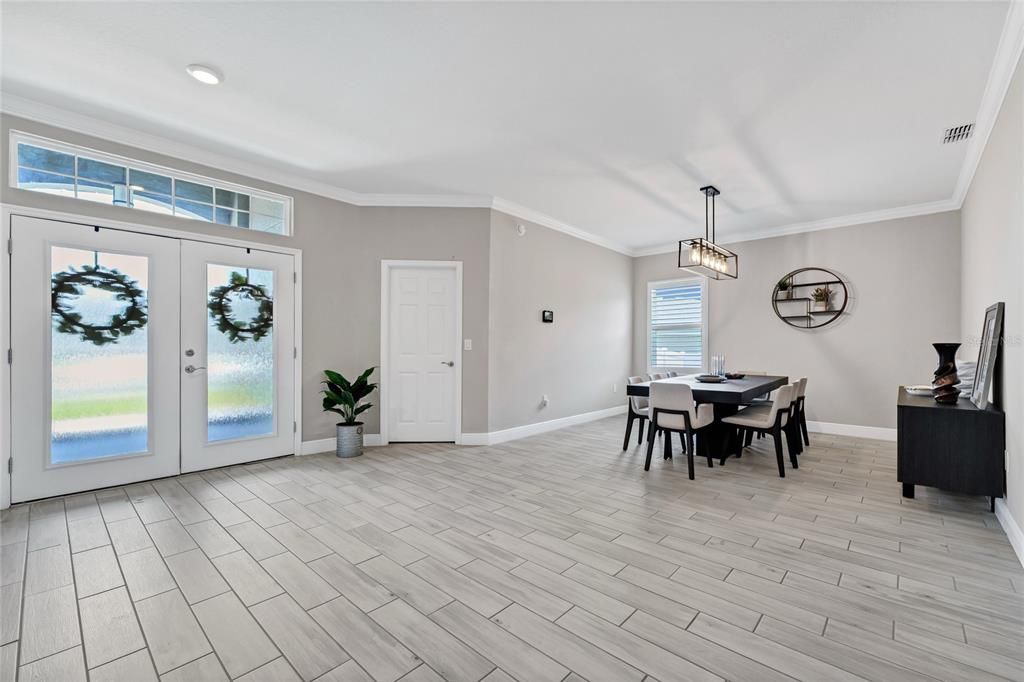 For Sale: $485,000 (5 beds, 3 baths, 2472 Square Feet)