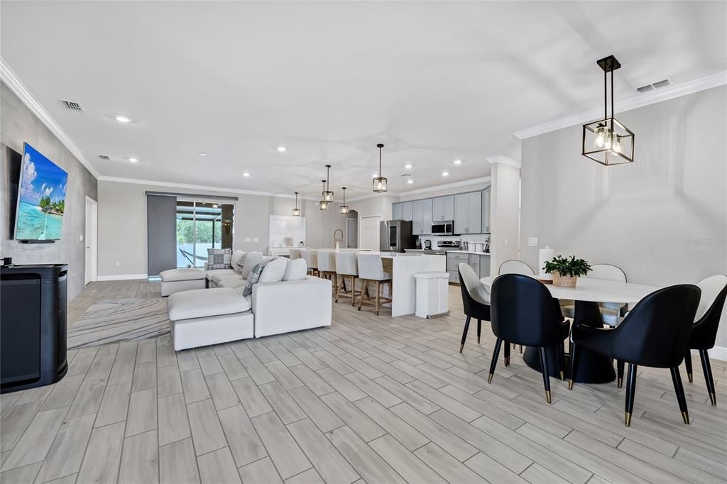 For Sale: $485,000 (5 beds, 3 baths, 2472 Square Feet)