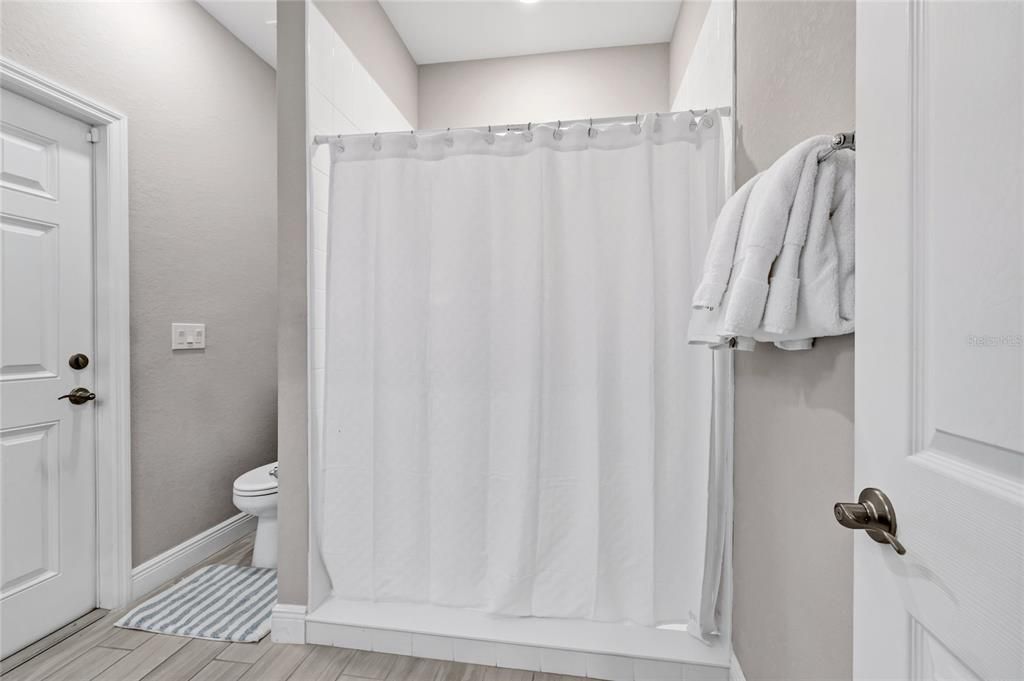 For Sale: $485,000 (5 beds, 3 baths, 2472 Square Feet)