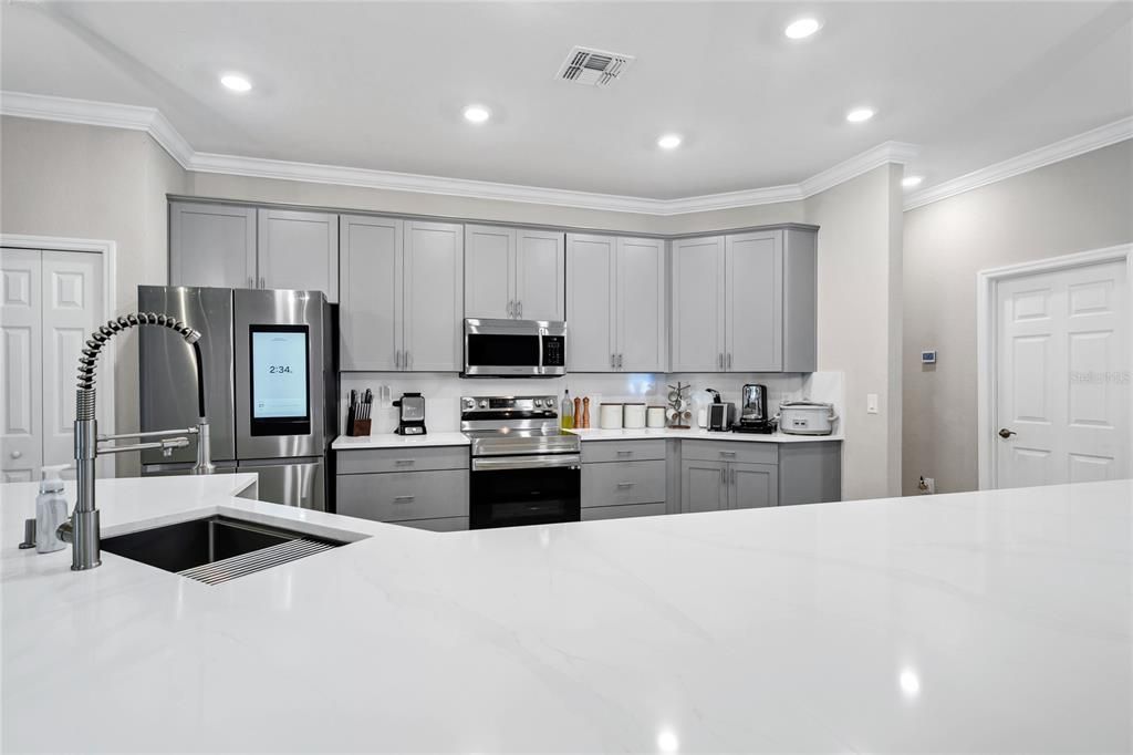 For Sale: $485,000 (5 beds, 3 baths, 2472 Square Feet)