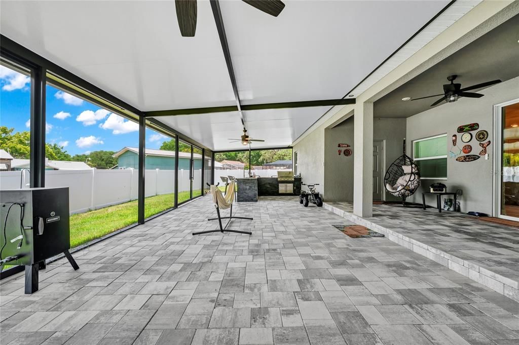 For Sale: $485,000 (5 beds, 3 baths, 2472 Square Feet)