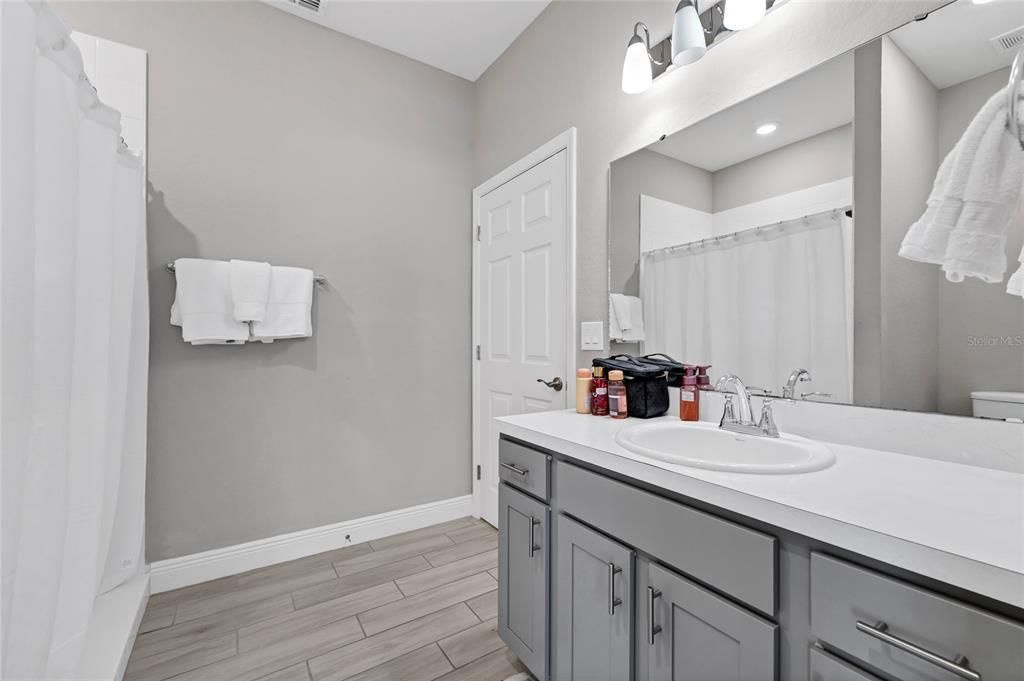For Sale: $485,000 (5 beds, 3 baths, 2472 Square Feet)
