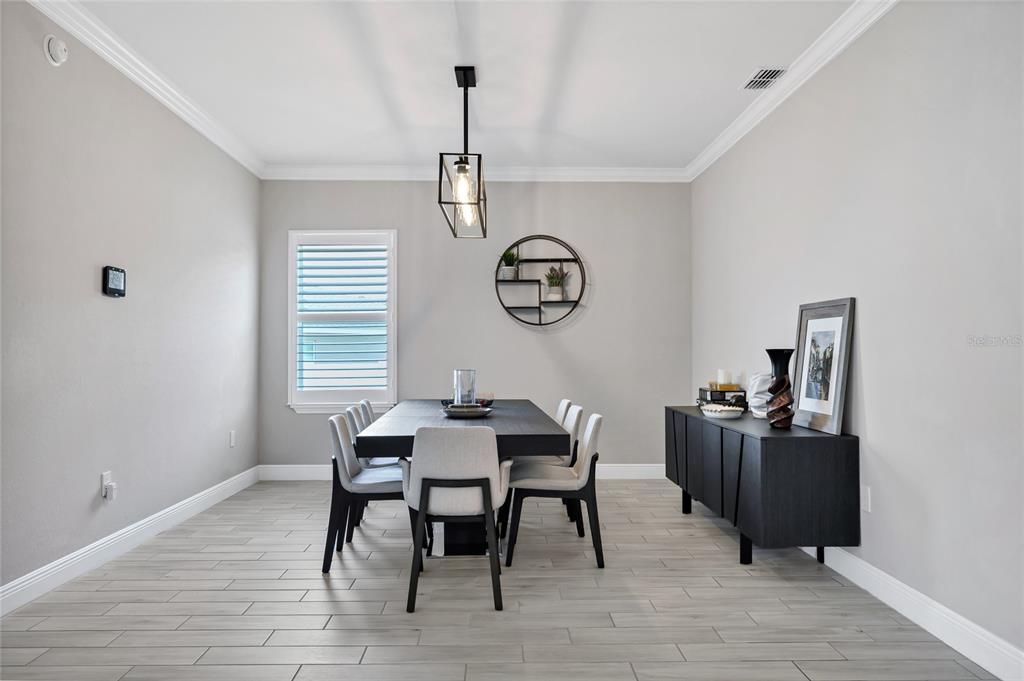 For Sale: $485,000 (5 beds, 3 baths, 2472 Square Feet)