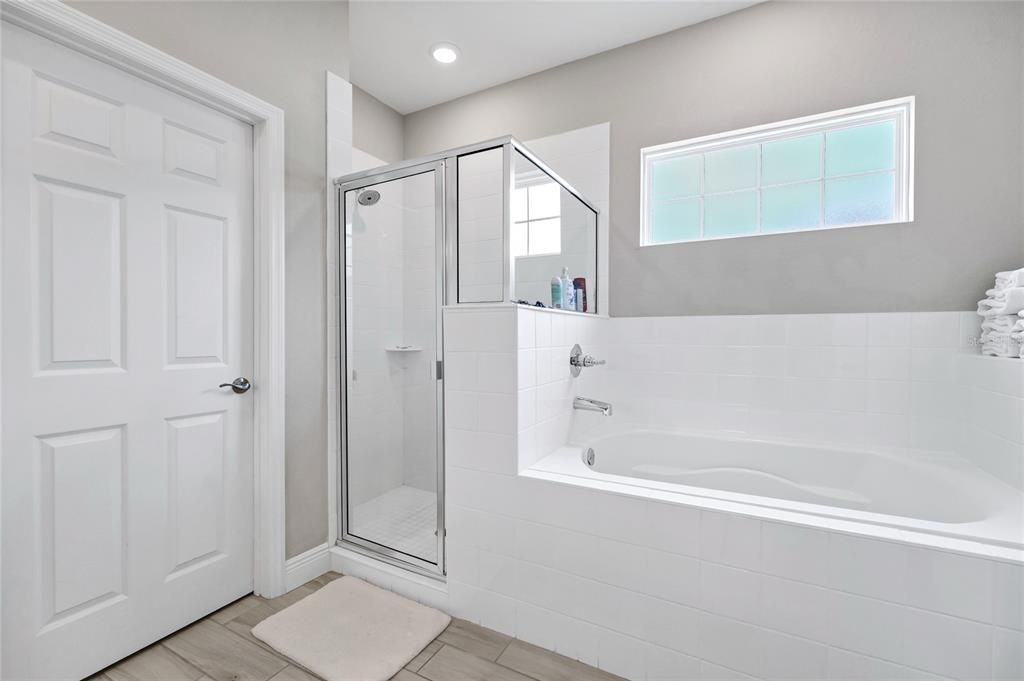 For Sale: $485,000 (5 beds, 3 baths, 2472 Square Feet)