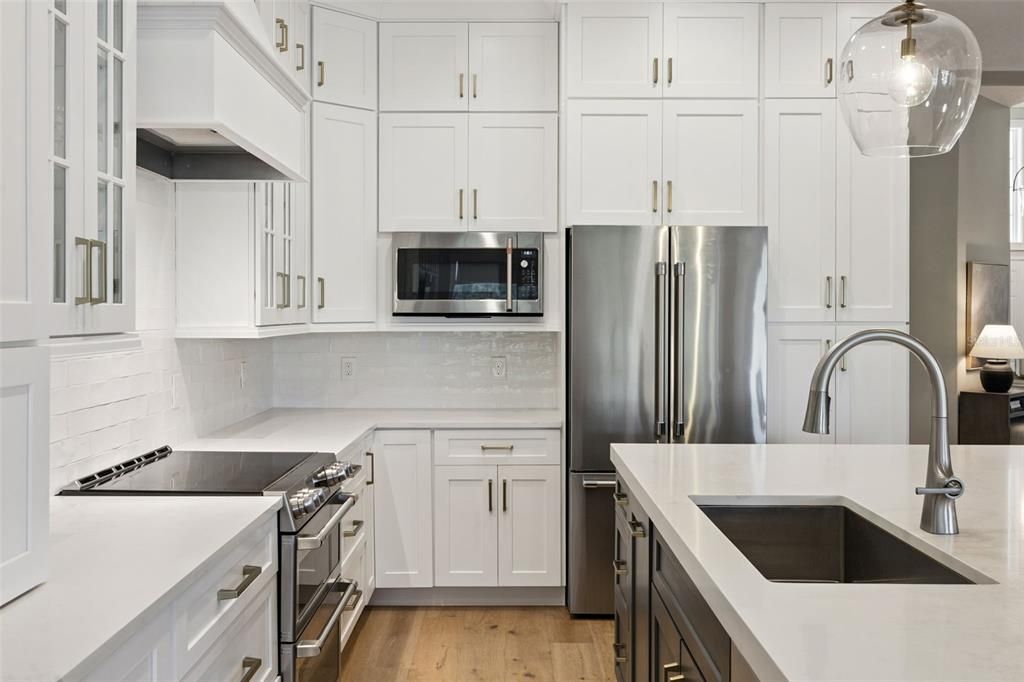 Activo con contrato: $995,000 (4 camas, 3 baños, 2741 Pies cuadrados)