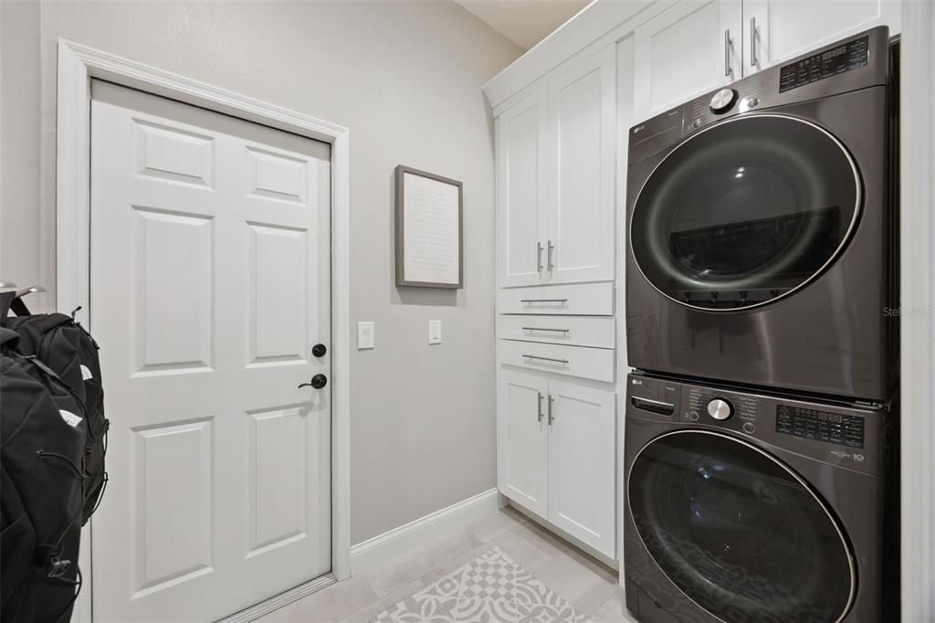 Activo con contrato: $995,000 (4 camas, 3 baños, 2741 Pies cuadrados)
