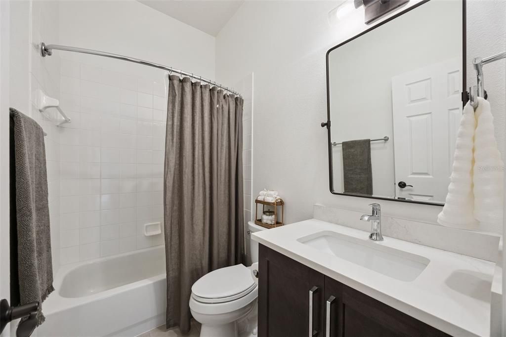 Activo con contrato: $995,000 (4 camas, 3 baños, 2741 Pies cuadrados)