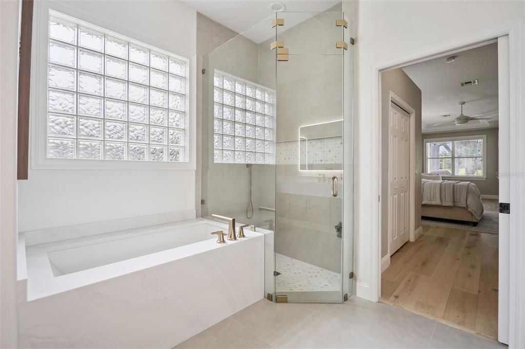 Activo con contrato: $995,000 (4 camas, 3 baños, 2741 Pies cuadrados)