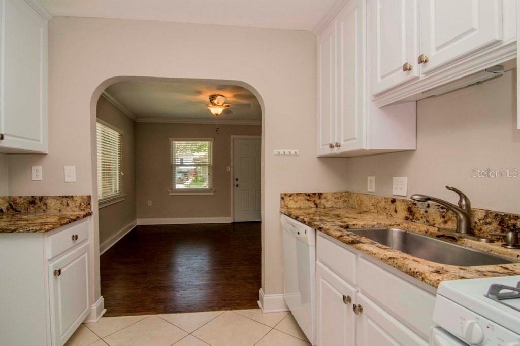 For Rent: $2,750 (3 beds, 2 baths, 1101 Square Feet)