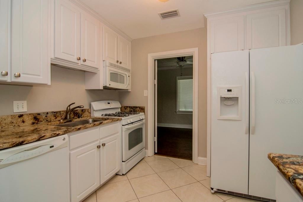 For Rent: $2,750 (3 beds, 2 baths, 1101 Square Feet)