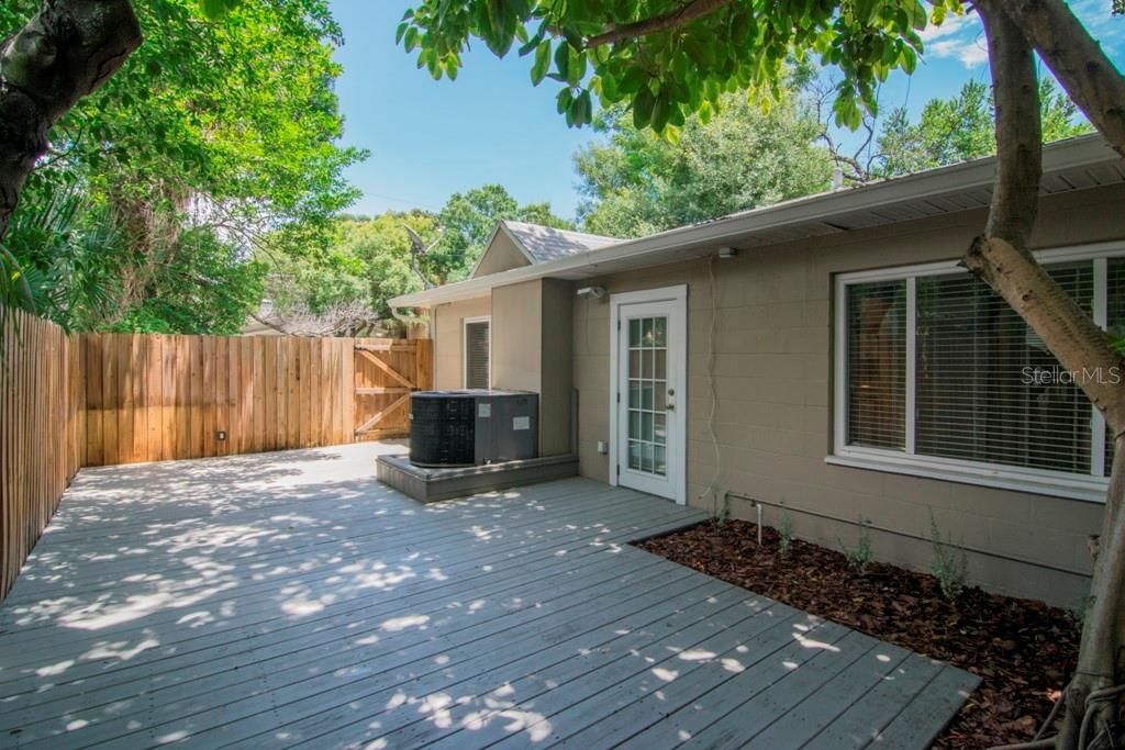 For Rent: $2,750 (3 beds, 2 baths, 1101 Square Feet)