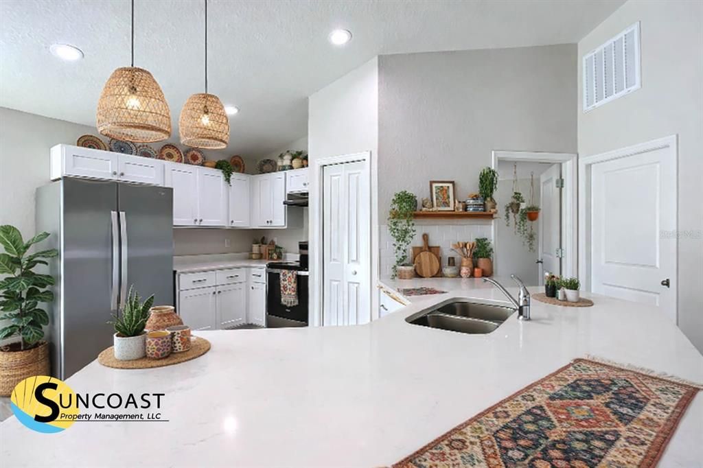 For Sale: $283,900 (3 beds, 2 baths, 1402 Square Feet)