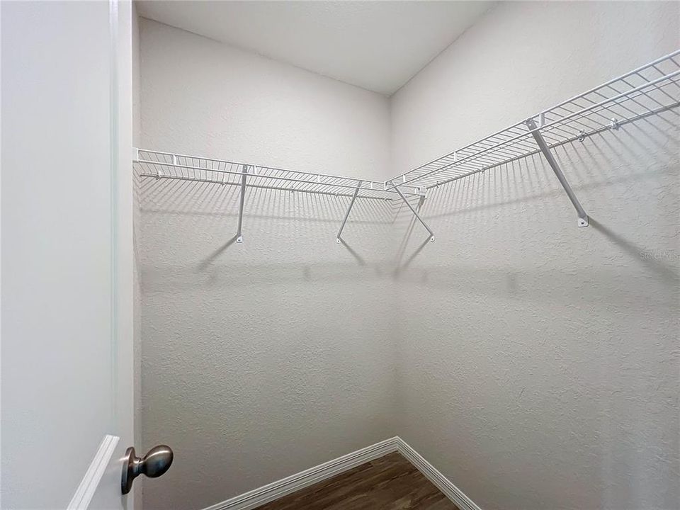 For Sale: $283,900 (3 beds, 2 baths, 1402 Square Feet)
