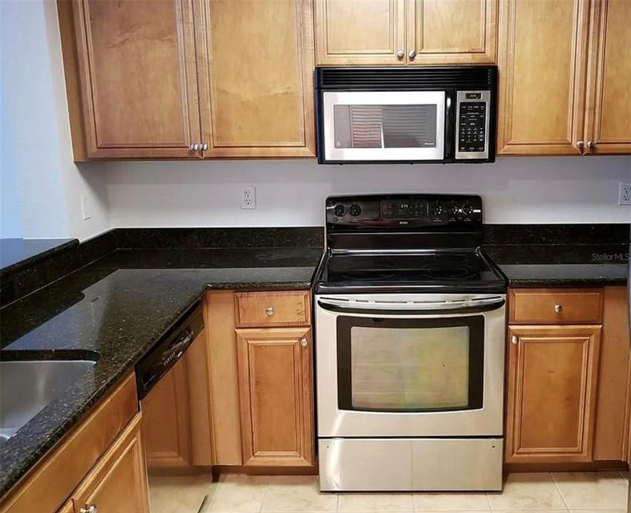 For Sale: $390,000 (1 beds, 1 baths, 1015 Square Feet)