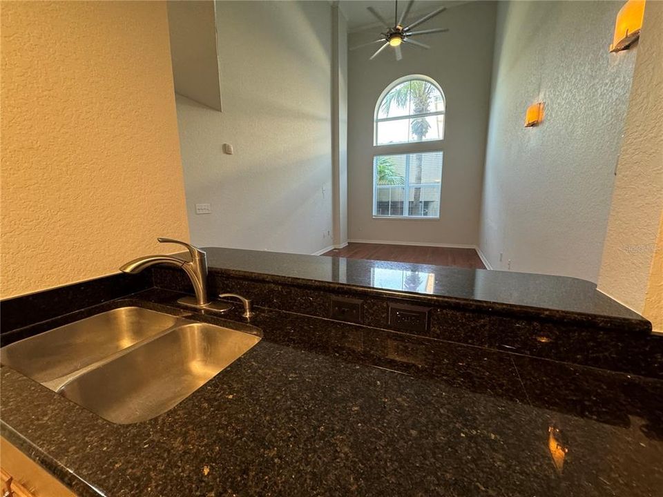 For Sale: $390,000 (1 beds, 1 baths, 1015 Square Feet)