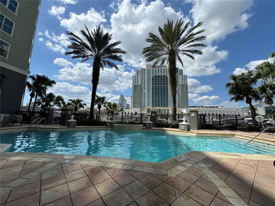 For Sale: $390,000 (1 beds, 1 baths, 1015 Square Feet)
