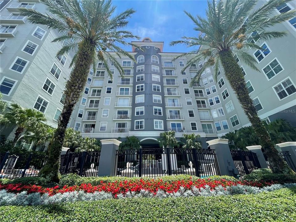 For Sale: $390,000 (1 beds, 1 baths, 1015 Square Feet)