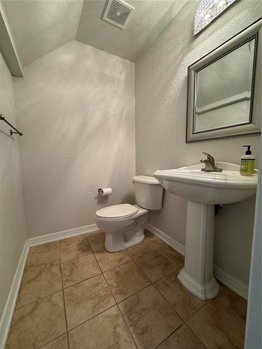 For Sale: $390,000 (1 beds, 1 baths, 1015 Square Feet)