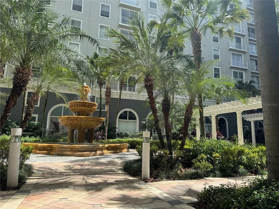 For Sale: $390,000 (1 beds, 1 baths, 1015 Square Feet)