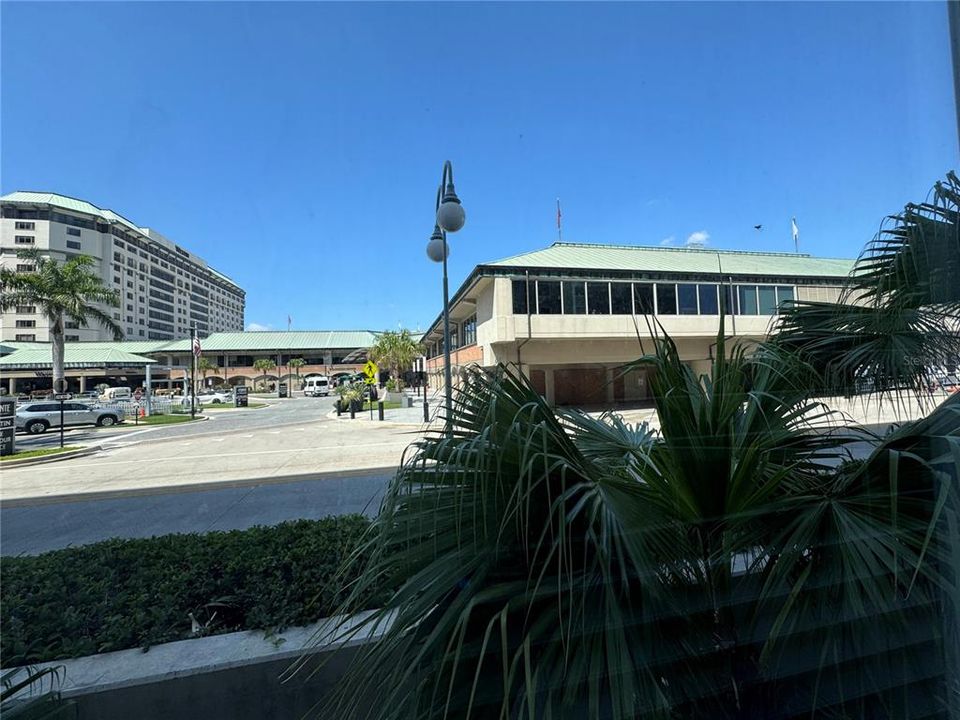 For Sale: $390,000 (1 beds, 1 baths, 1015 Square Feet)