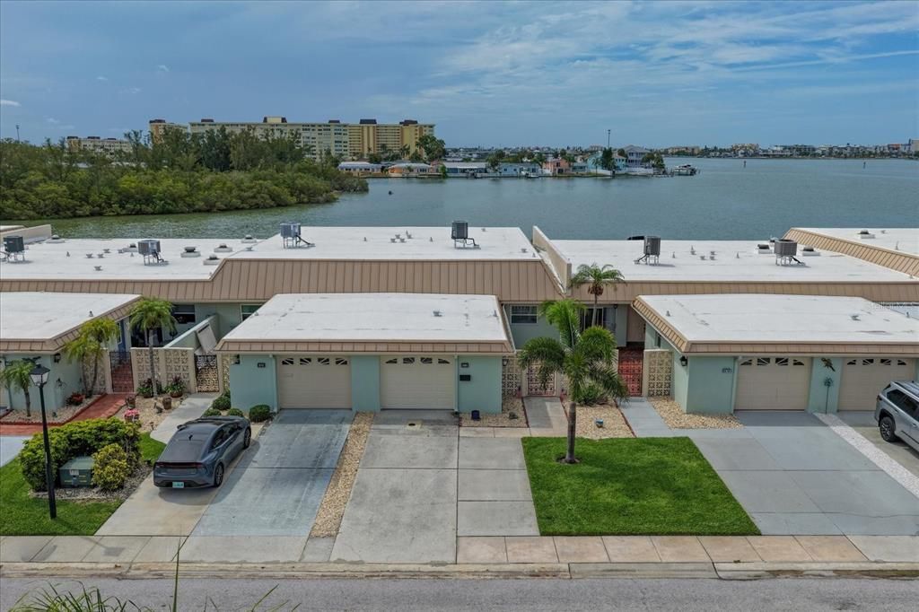 For Sale: $549,000 (2 beds, 2 baths, 1400 Square Feet)