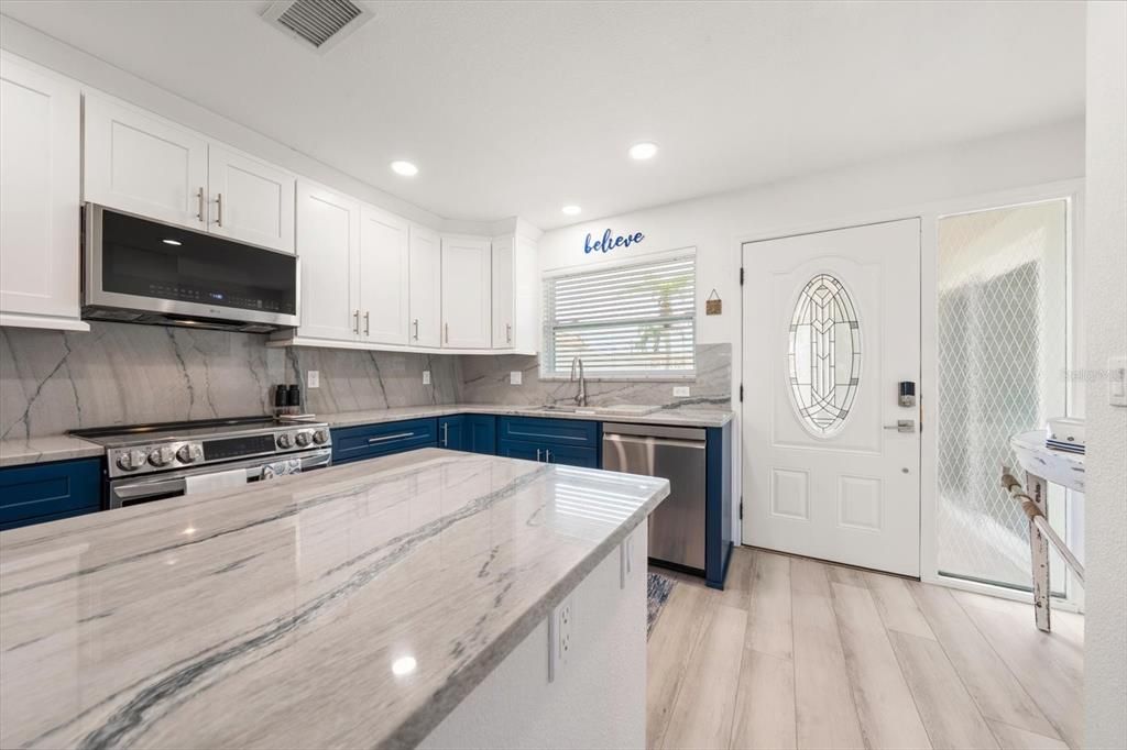 For Sale: $549,000 (2 beds, 2 baths, 1400 Square Feet)