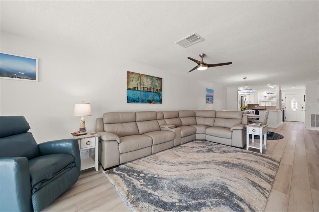 For Sale: $549,000 (2 beds, 2 baths, 1400 Square Feet)