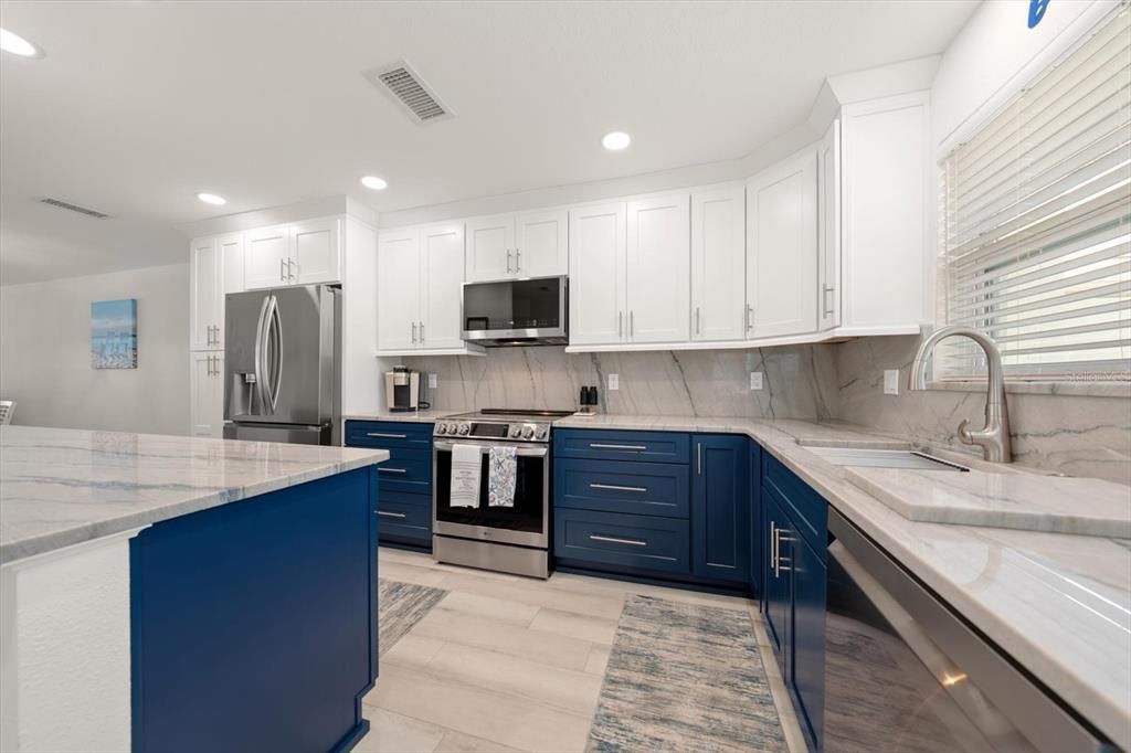 For Sale: $549,000 (2 beds, 2 baths, 1400 Square Feet)