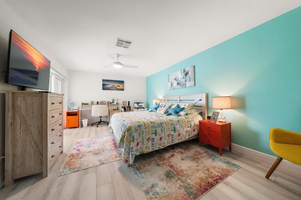 For Sale: $549,000 (2 beds, 2 baths, 1400 Square Feet)