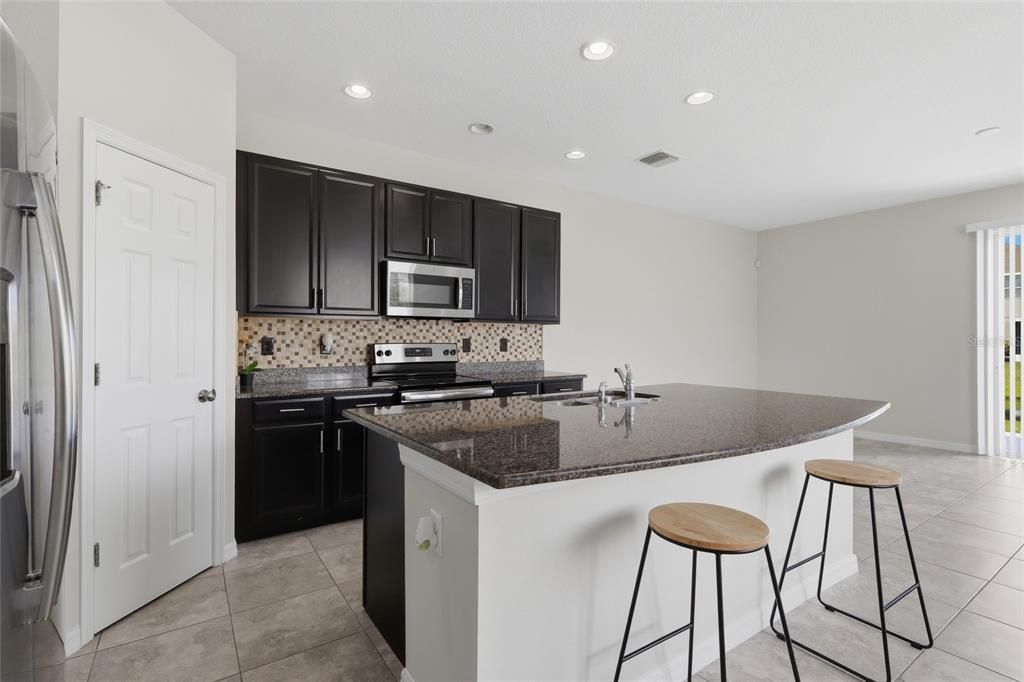 For Sale: $285,000 (3 beds, 2 baths, 1576 Square Feet)