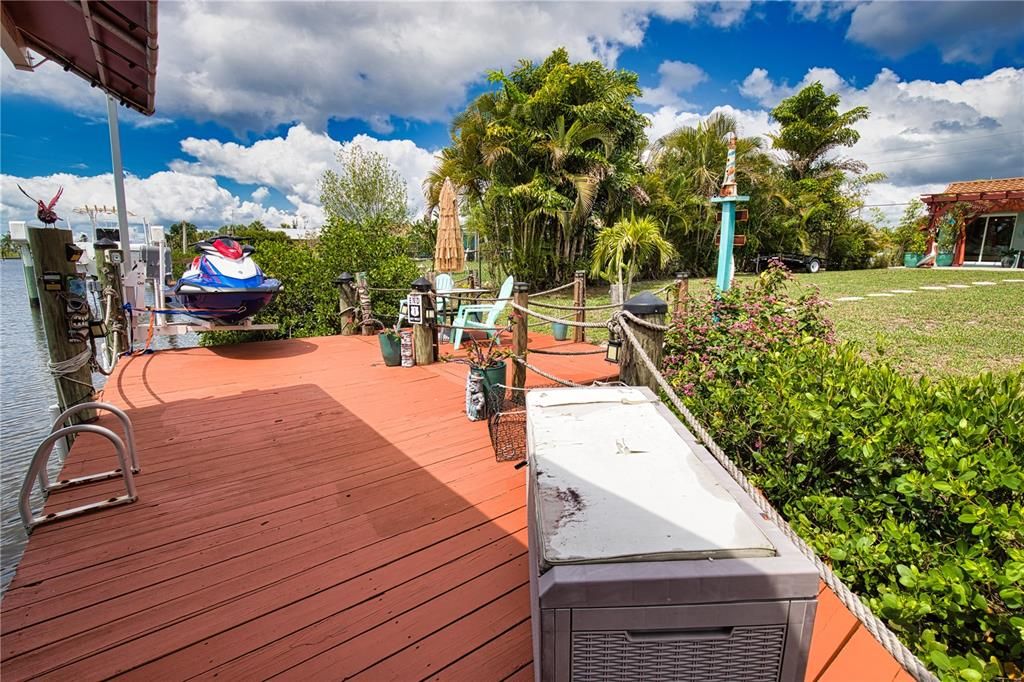 For Sale: $399,900 (2 beds, 2 baths, 968 Square Feet)