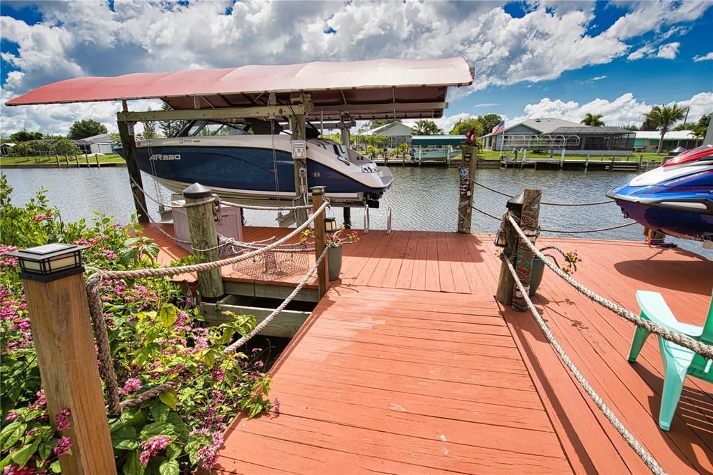 For Sale: $399,900 (2 beds, 2 baths, 968 Square Feet)