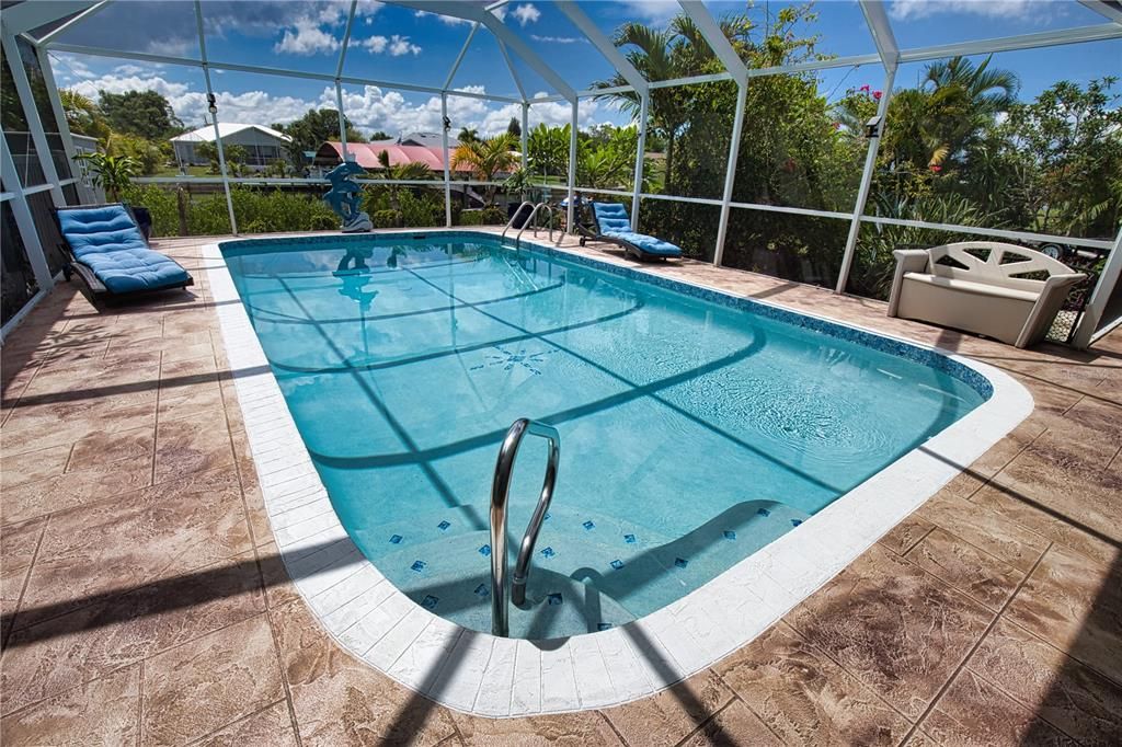 For Sale: $399,900 (2 beds, 2 baths, 968 Square Feet)