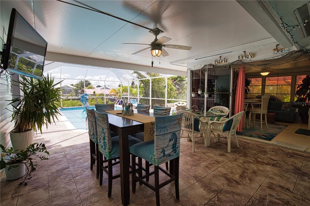 For Sale: $399,900 (2 beds, 2 baths, 968 Square Feet)