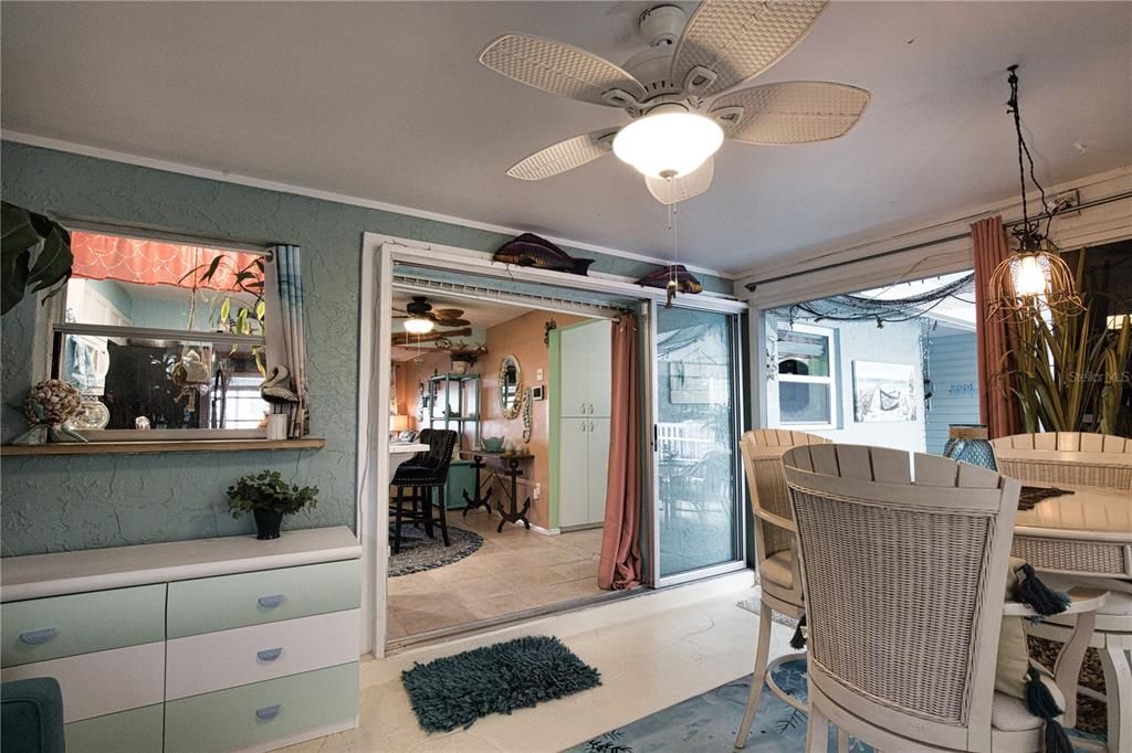 For Sale: $399,900 (2 beds, 2 baths, 968 Square Feet)