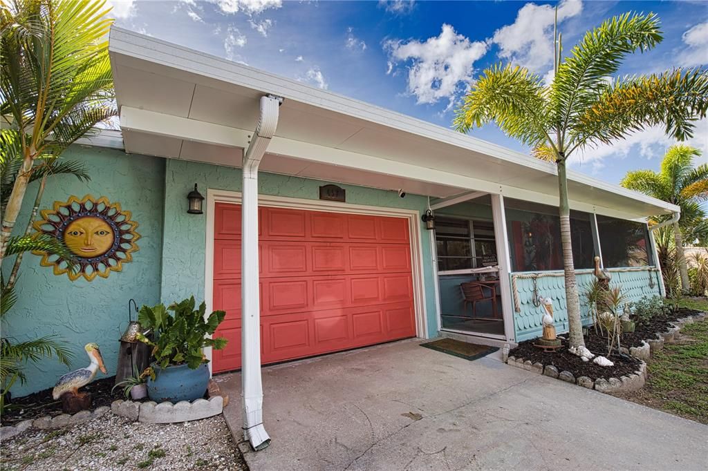For Sale: $399,900 (2 beds, 2 baths, 968 Square Feet)