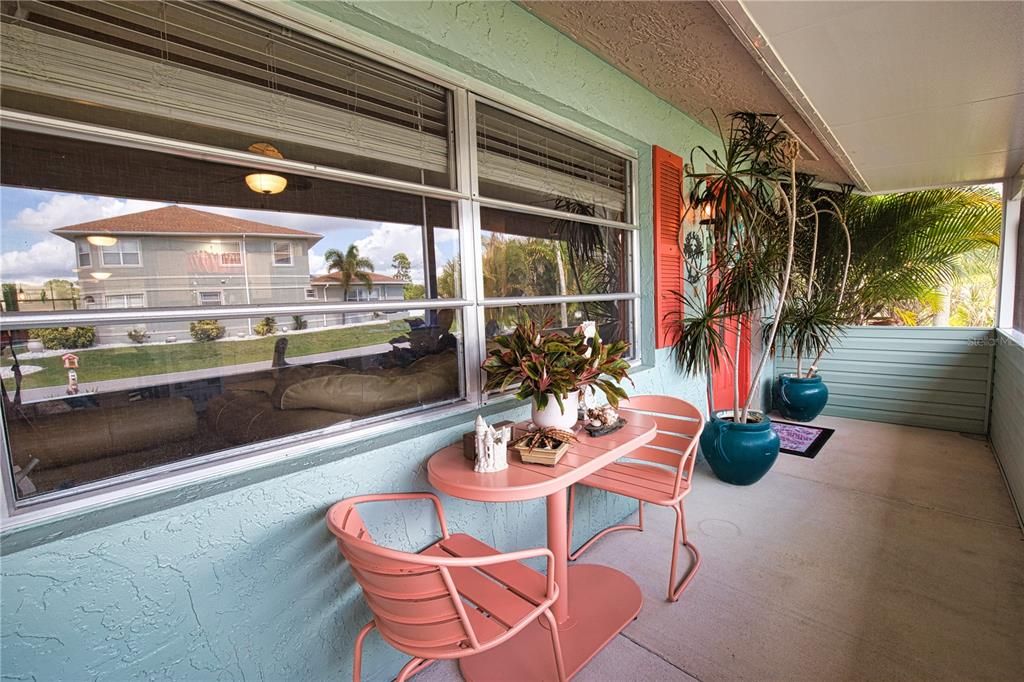 For Sale: $399,900 (2 beds, 2 baths, 968 Square Feet)