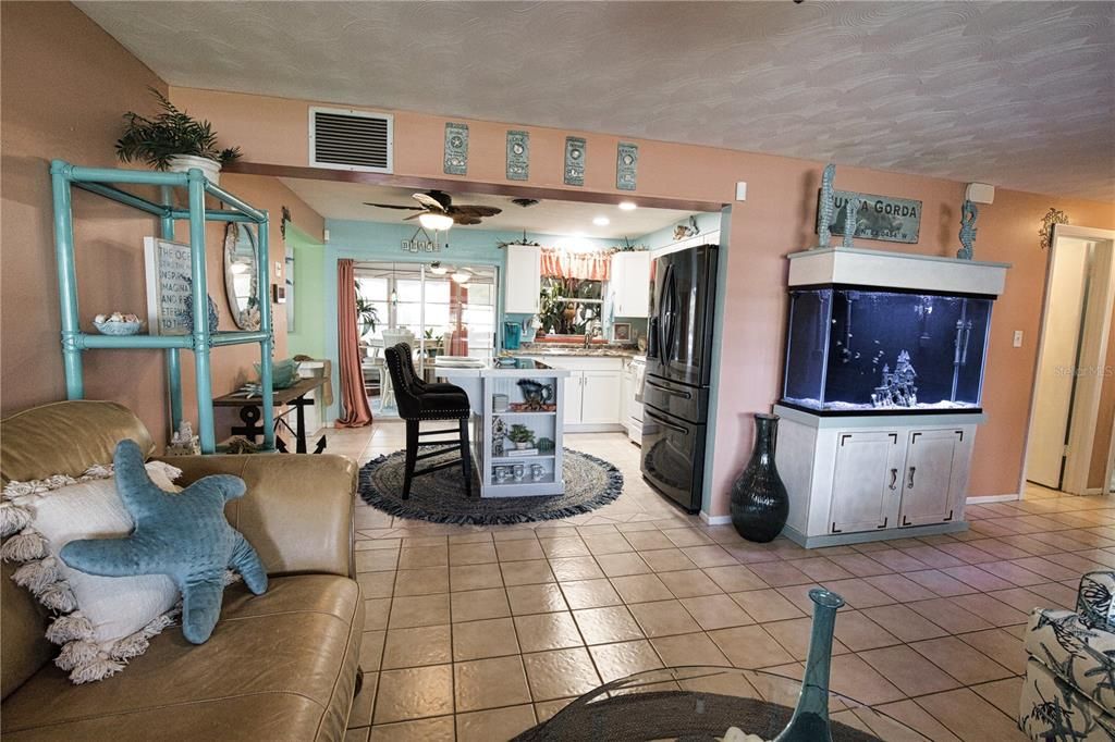 For Sale: $399,900 (2 beds, 2 baths, 968 Square Feet)