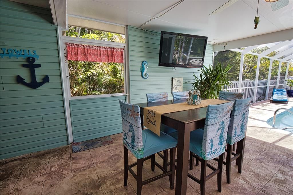 For Sale: $399,900 (2 beds, 2 baths, 968 Square Feet)