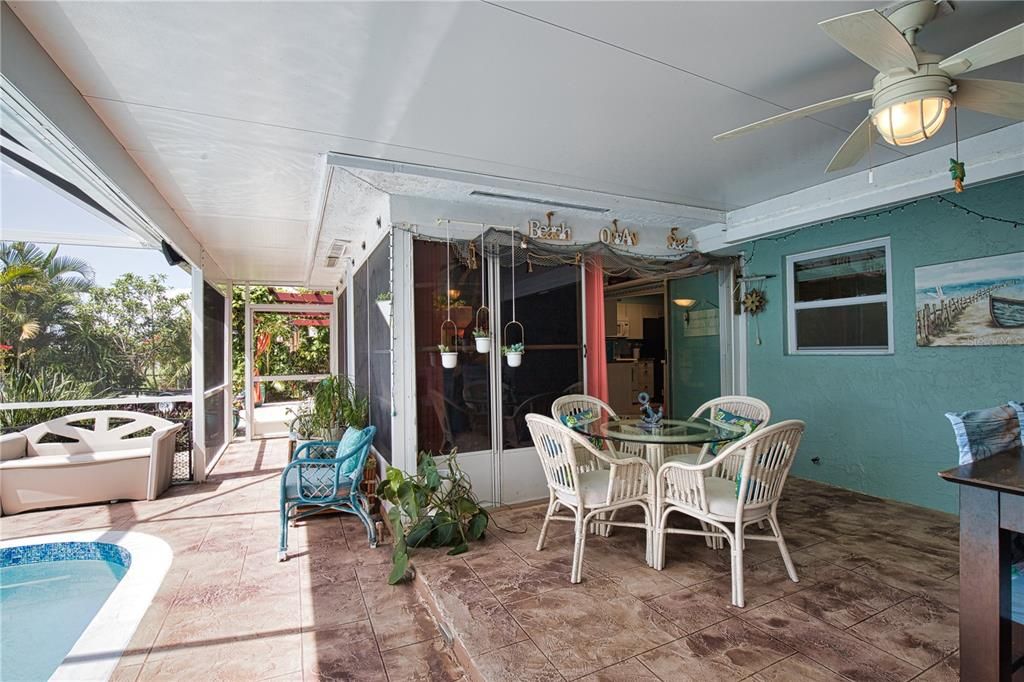 For Sale: $399,900 (2 beds, 2 baths, 968 Square Feet)