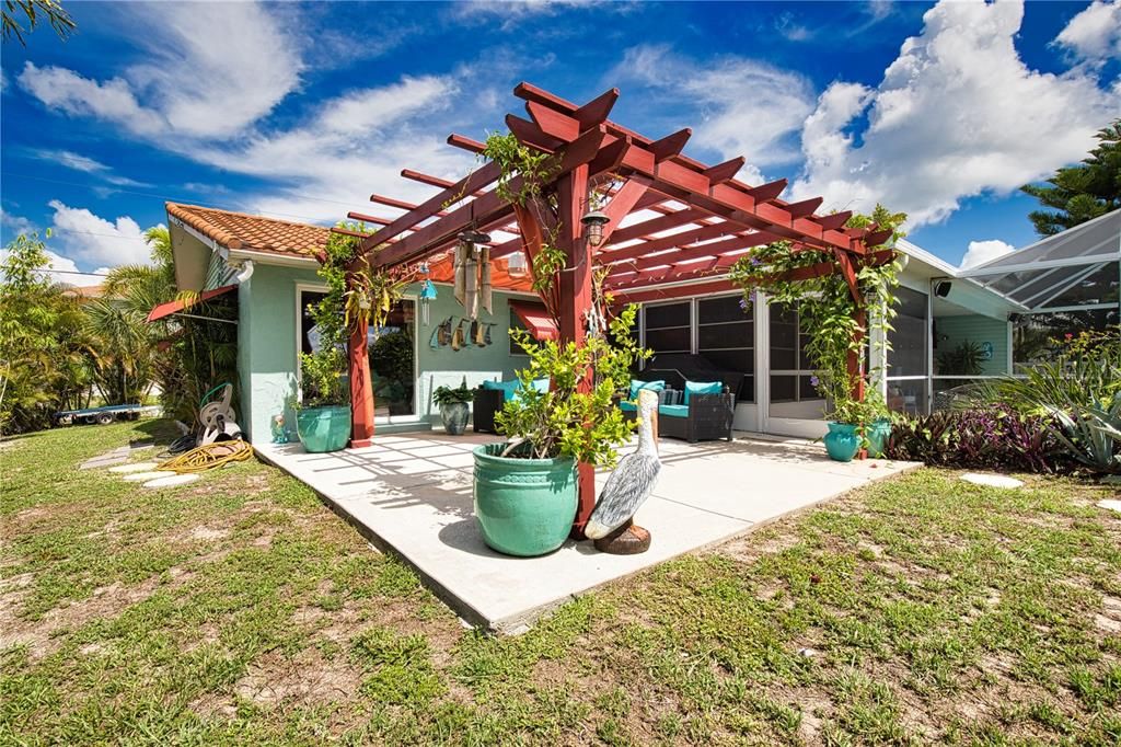 For Sale: $399,900 (2 beds, 2 baths, 968 Square Feet)