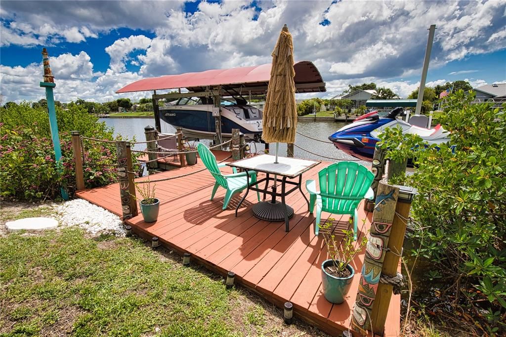 For Sale: $399,900 (2 beds, 2 baths, 968 Square Feet)