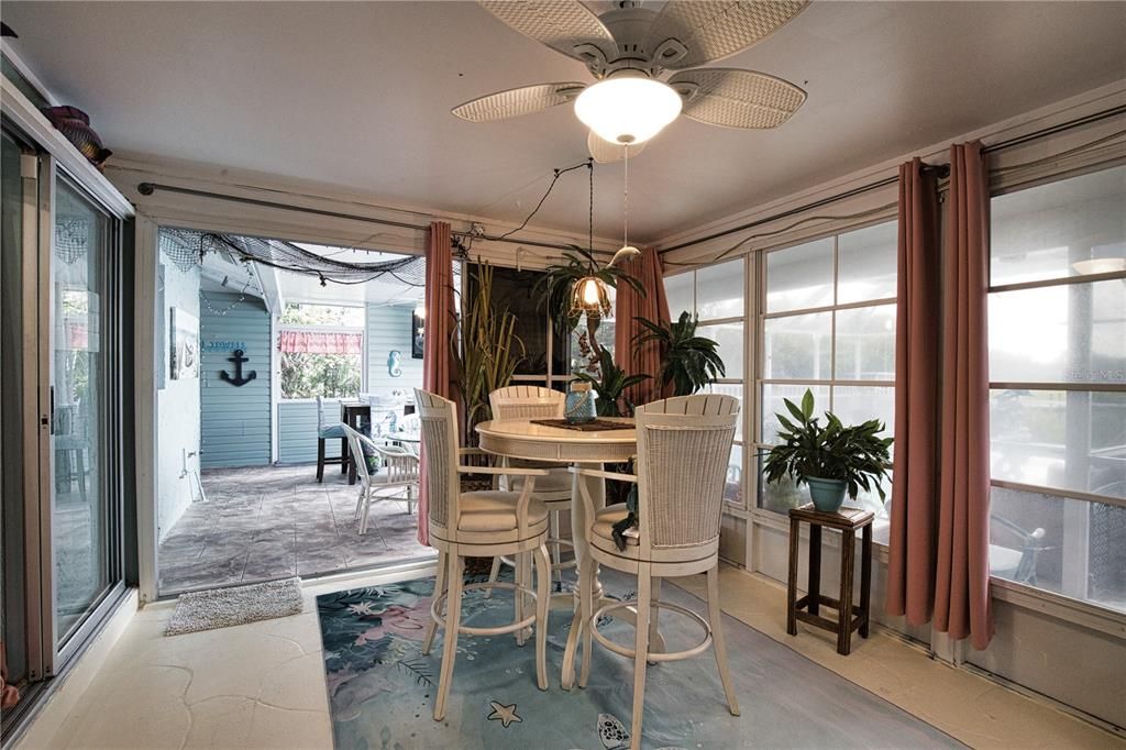 For Sale: $399,900 (2 beds, 2 baths, 968 Square Feet)