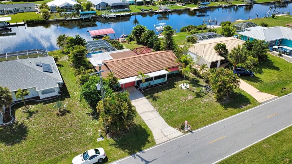 For Sale: $399,900 (2 beds, 2 baths, 968 Square Feet)
