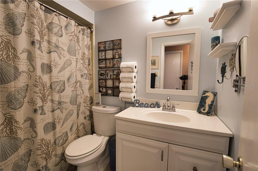 For Sale: $399,900 (2 beds, 2 baths, 968 Square Feet)