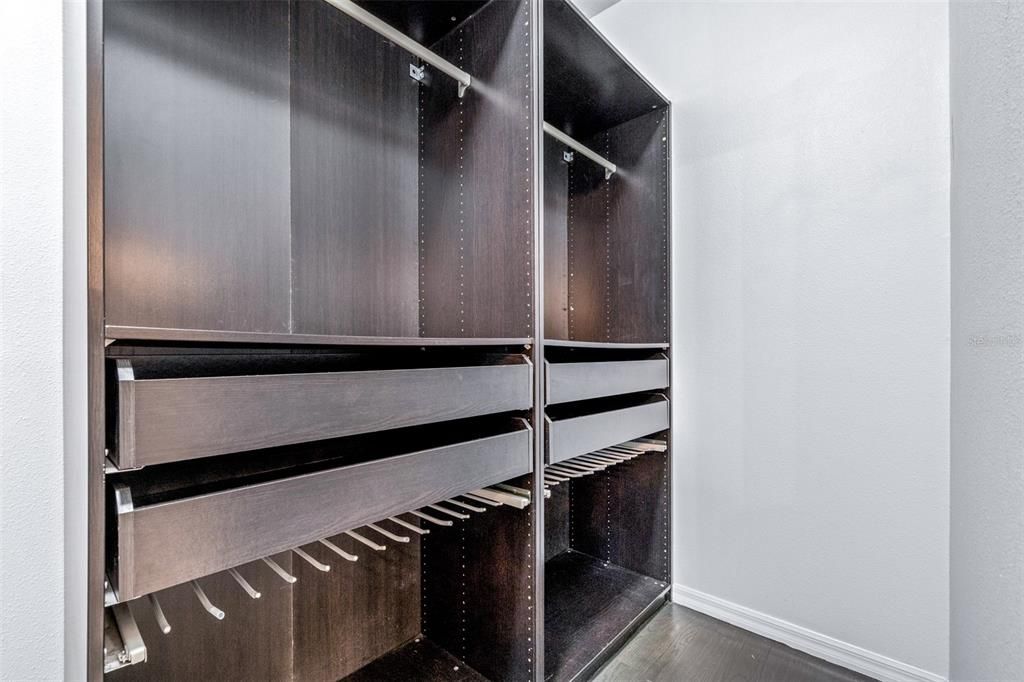 Activo con contrato: $349,990 (3 camas, 3 baños, 1566 Pies cuadrados)
