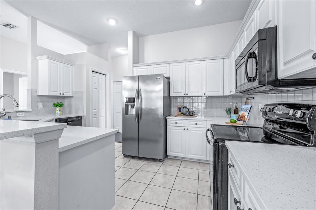 Activo con contrato: $349,990 (3 camas, 3 baños, 1566 Pies cuadrados)