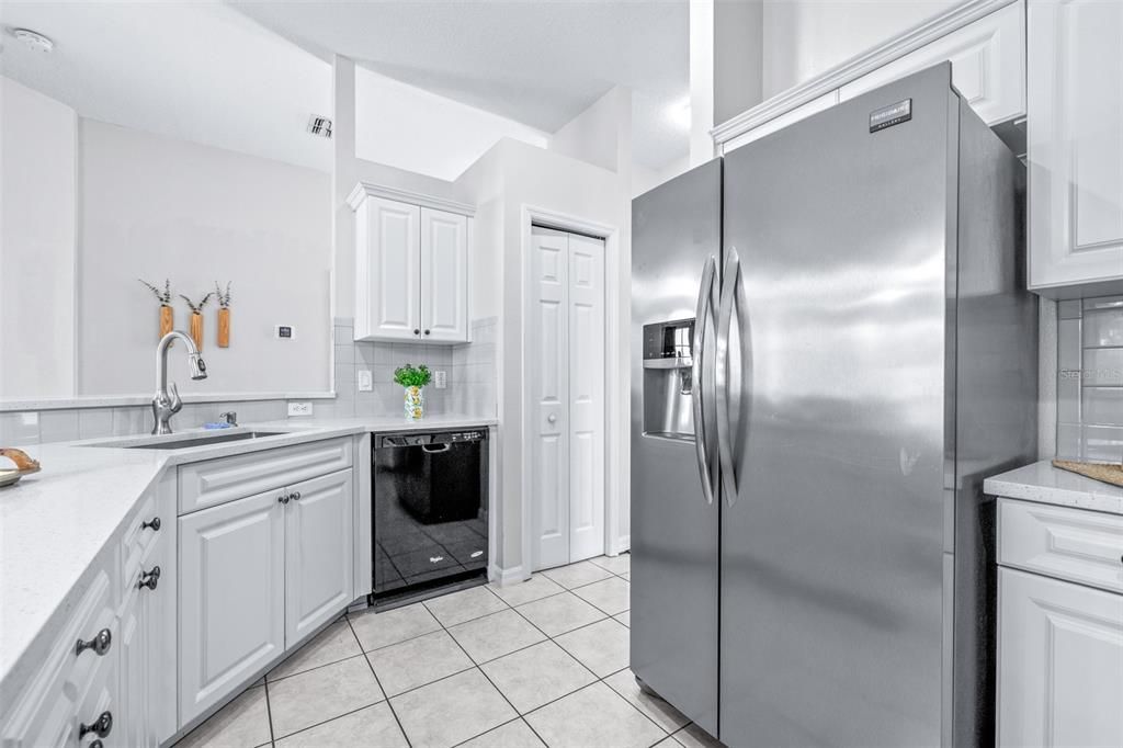 Activo con contrato: $349,990 (3 camas, 3 baños, 1566 Pies cuadrados)